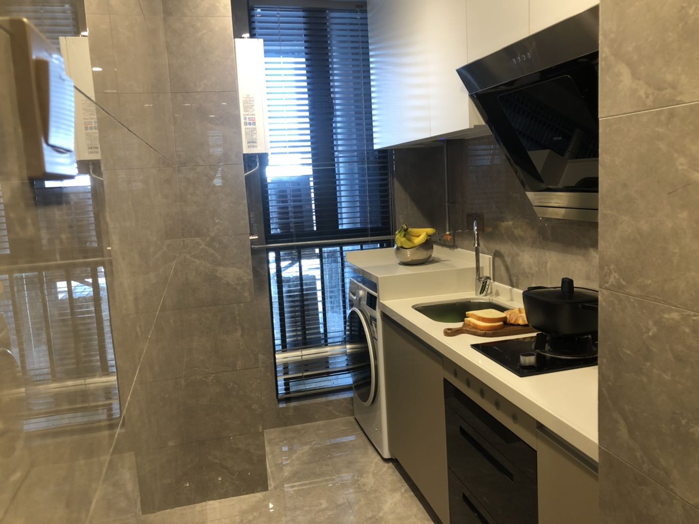 英郡假日廣場(chǎng)2房231萬(wàn)元/套起