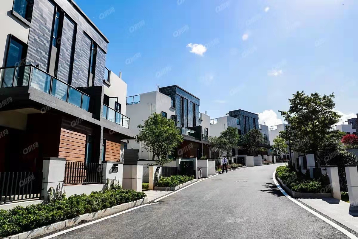 碧輝園十里銀灘，伴海云山苑均價-40000元/平