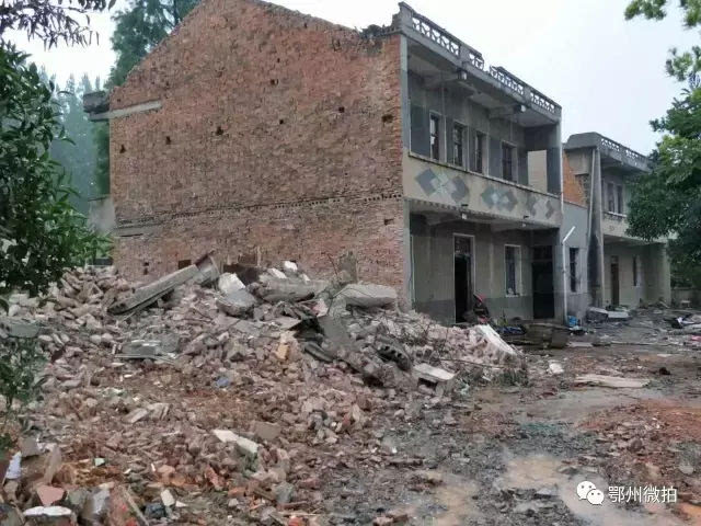 最終在當(dāng)?shù)胤抗懿块T(mén)看到了新的戶型圖