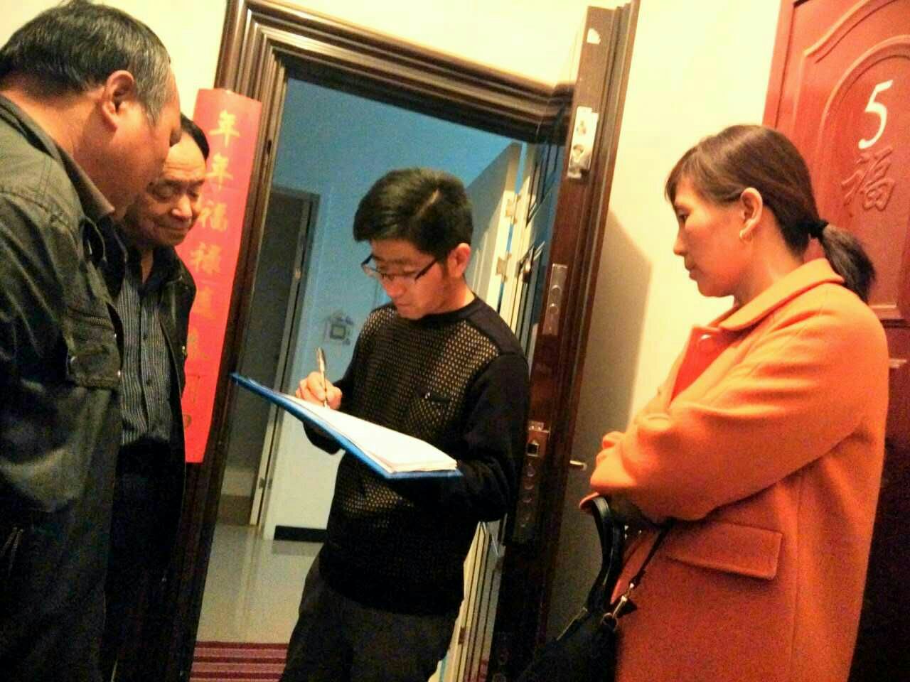 想引進物業(yè)公司對小區(qū)進行維護