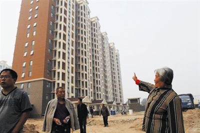 什么是回遷房回遷房就是發(fā)展商征收土地時