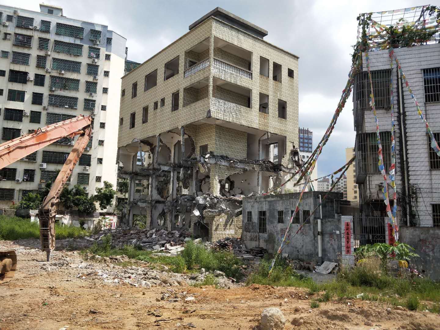 用?？谧钆；剡w房來形容