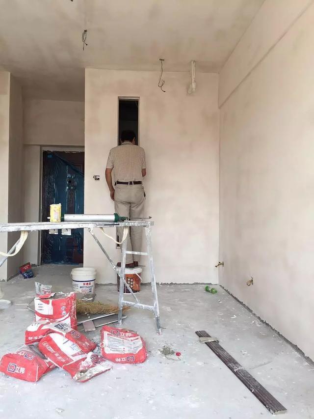 供老年人使用的沙發不宜過軟