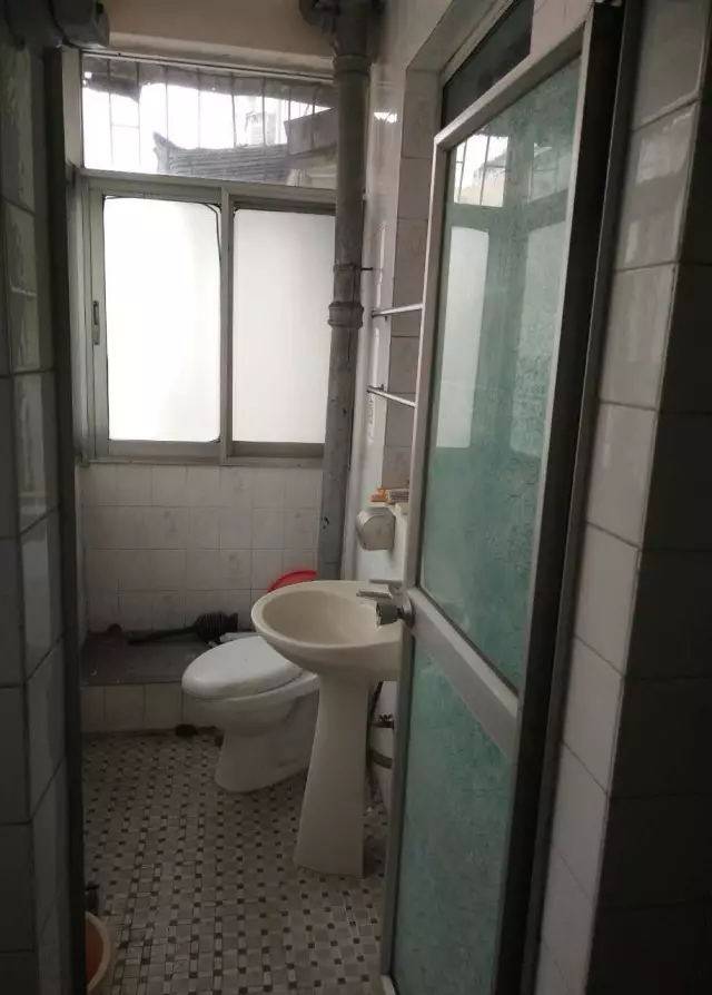 已經有許多居民辦完手續(xù)領到新房鑰匙