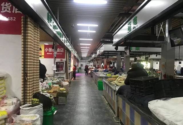 相對(duì)于商品房一個(gè)車位十幾二十萬的價(jià)格